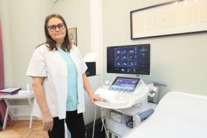 Dr Lorena Turculet prezintă avantajele colposcopiei moderne - procedură precisă, rezultat sigur